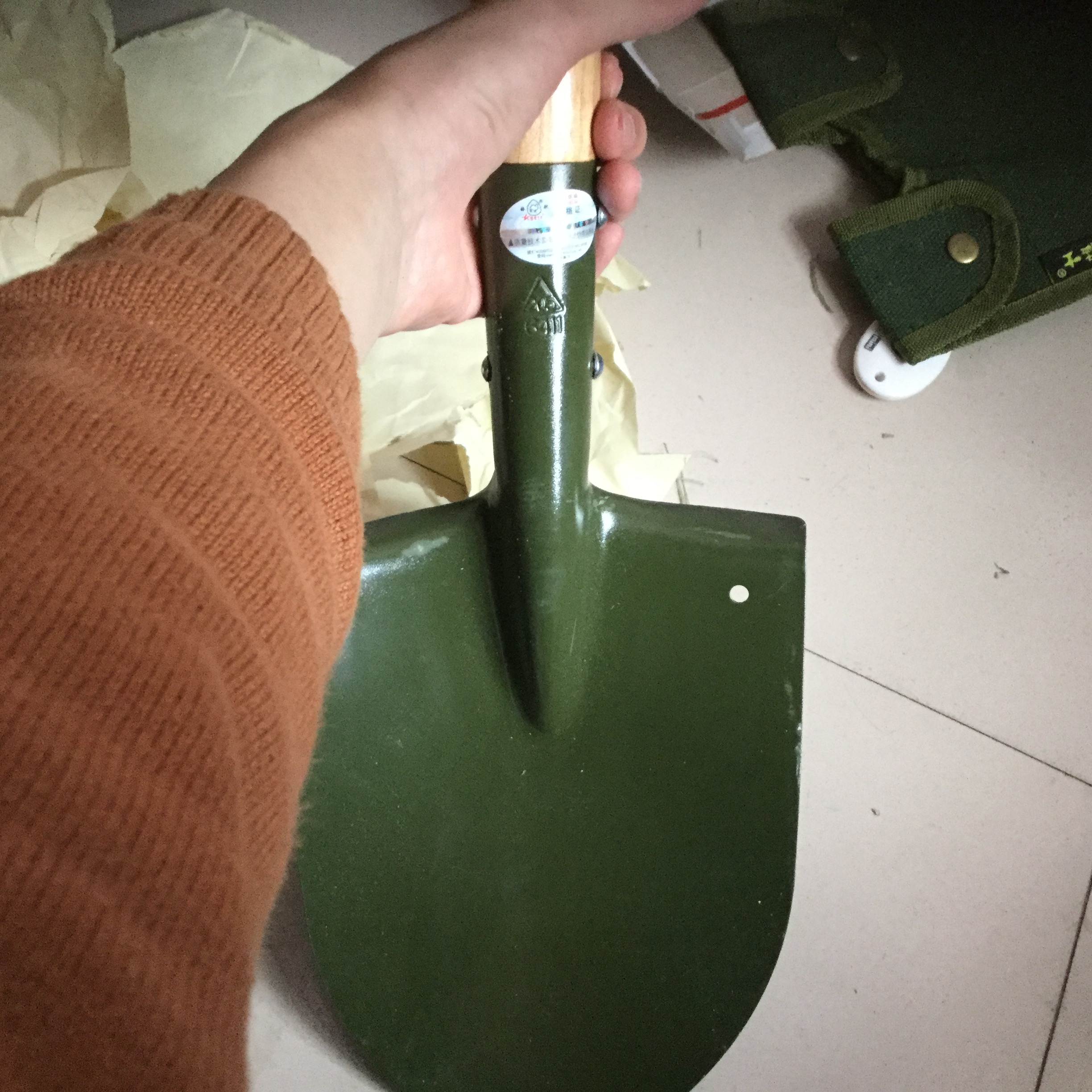 拆开后拿手里的感觉“沉”！还很厚实。不愧是大名鼎鼎的205